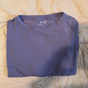 Columbia women’s  Short Sleeve Tee in Deep Blue